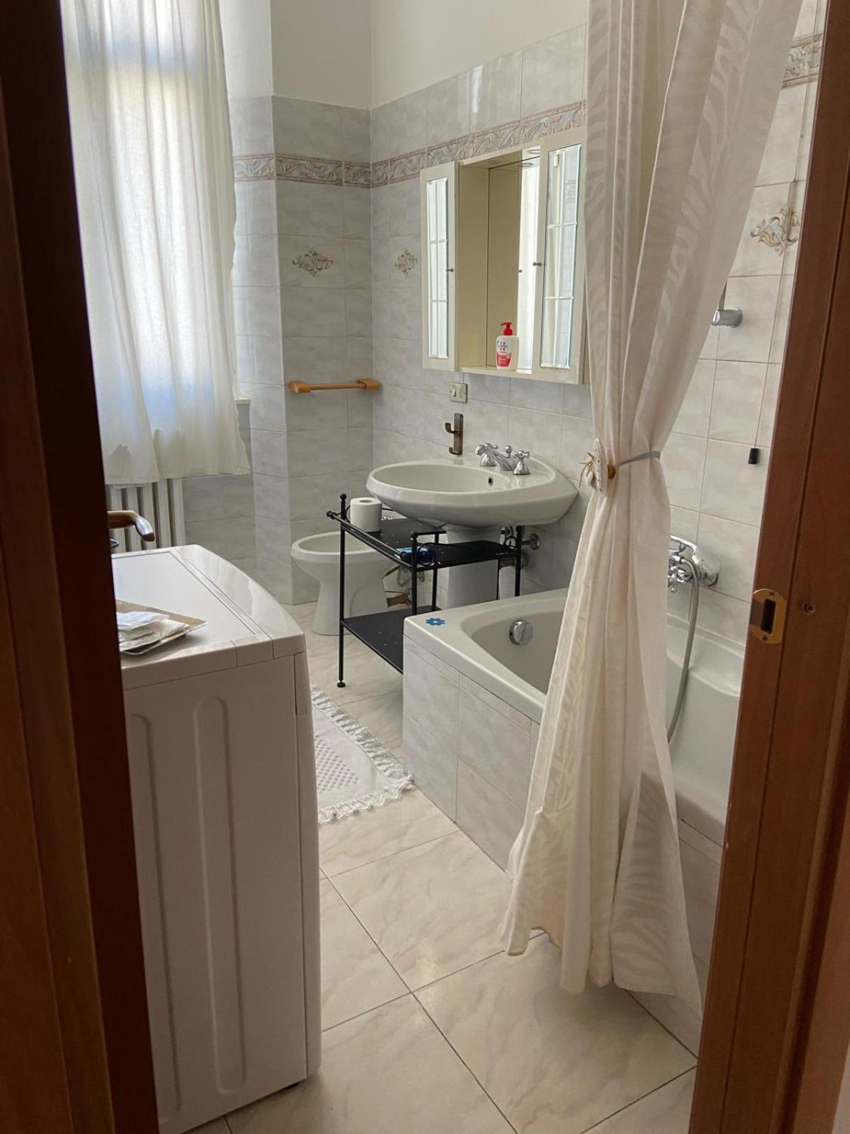 Apartment Duomo Bocconi Navigli Милано Екстериор снимка